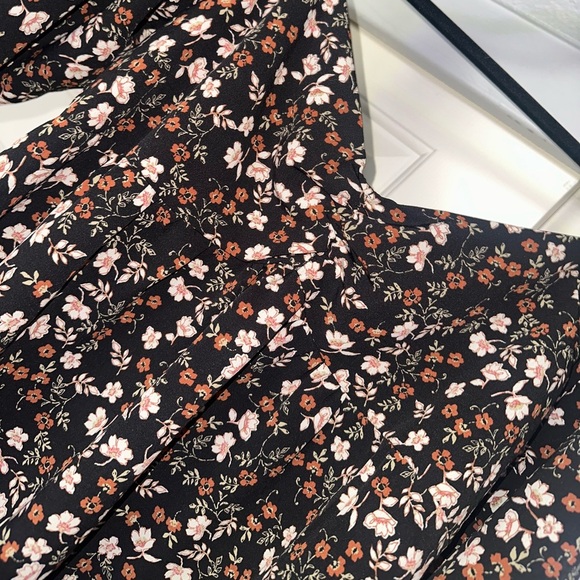 {NWOT} LILY ROSE - FLORAL BABYDOLL SMOCKED MINI DRESS - Picture 5 of 6